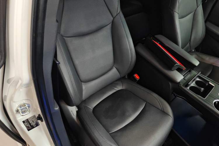 Used Toyota SIENNA 2021 2.5L Hybrid Platinum Edition Right Front Seat