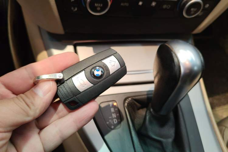 Used BMW 3 Series 2005 320i Fashion Model Vehicle Key