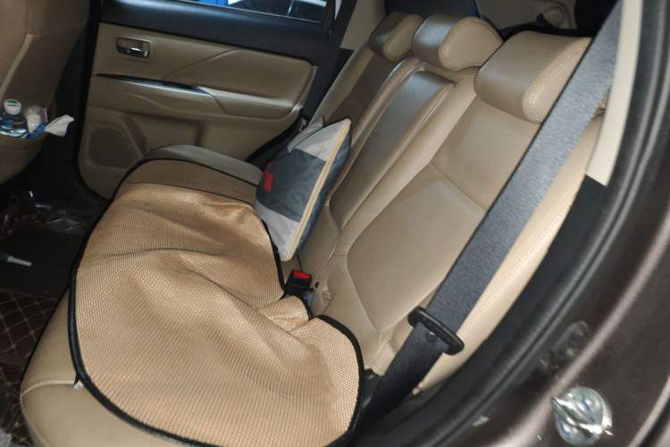 Used Mitsubishi Outlander 2016 2.4L 4x4 Luxury Edition 7-Seater