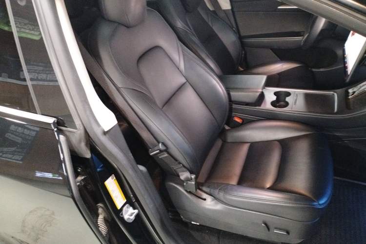 Used Tesla Model Y 2022 Rear-Wheel-Drive Version Right Front Seat