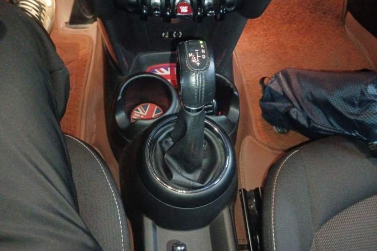 Used MINI 2016 1.2T ONE Pioneer Edition Gear Lever