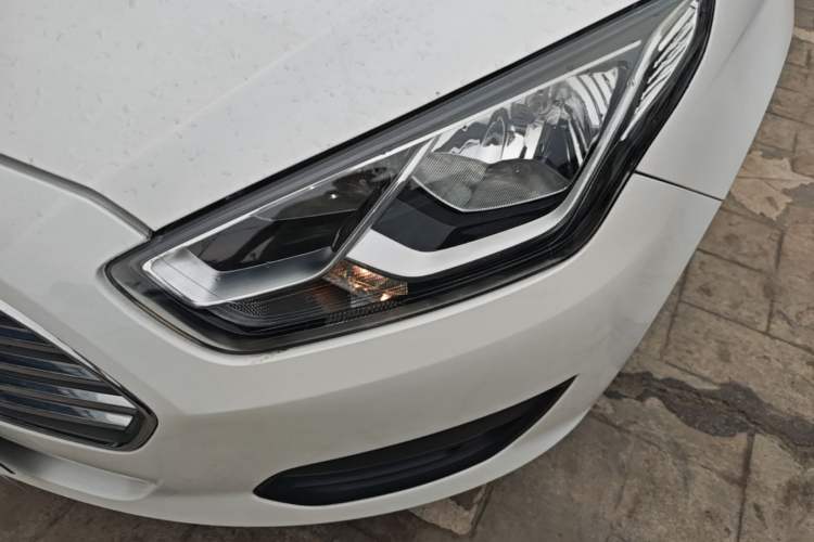 Used Ford Escort 2019 Revised 1.5L Automatic ZhiXiang Version (Tire Pressure Monitoring) China VI Standard Left Front Headlight