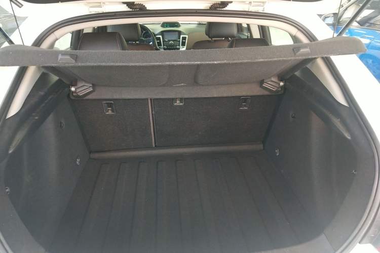 Used Chevrolet Cruze 2013 Hatchback 1.6L Manual Luxury Model
