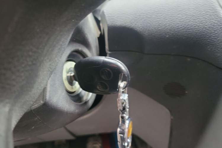 Used Ford Transit 2017 2.0T Diesel Multi-Purpose Commercial Vehicle Mid-Drive Mid-Roof China IV Standard
