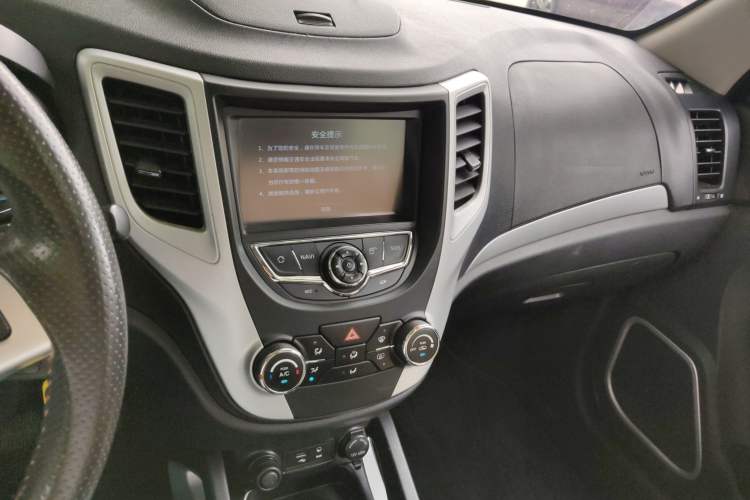 Used CHANGAN CS35 2015 1.6L Automatic Luxury Model China V Standard
