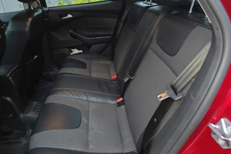 Used Ford Focus 2012 Hatchback 1.6L Manual Fashion Edition
