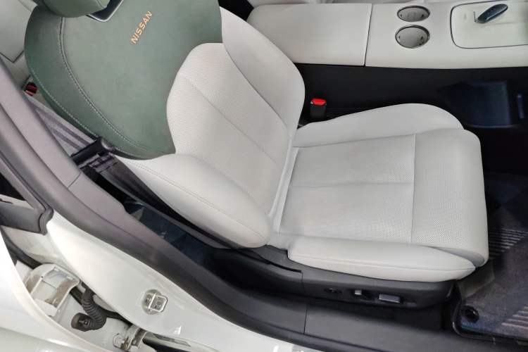 Used Nissan N7 2025 510 Max Right Front Seat