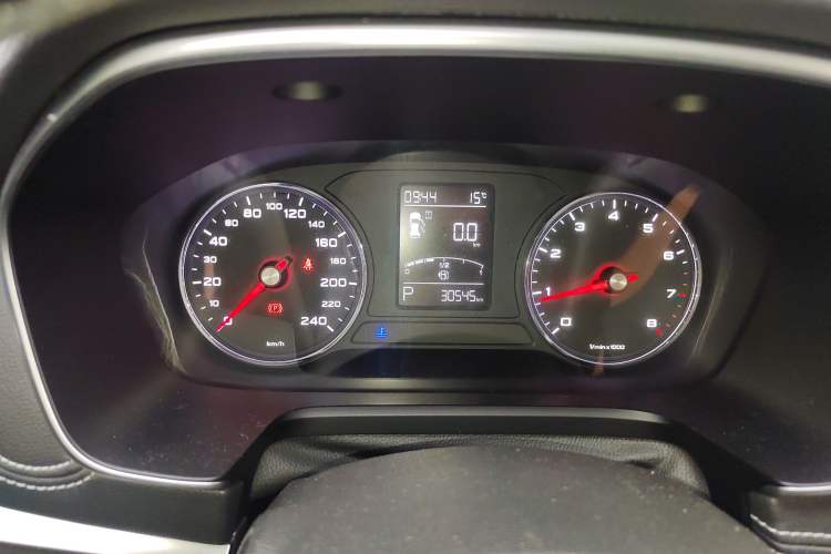 Used Roewe RX5 2016 20T Two-Wheel Drive Automatic Internet Smart Edition
