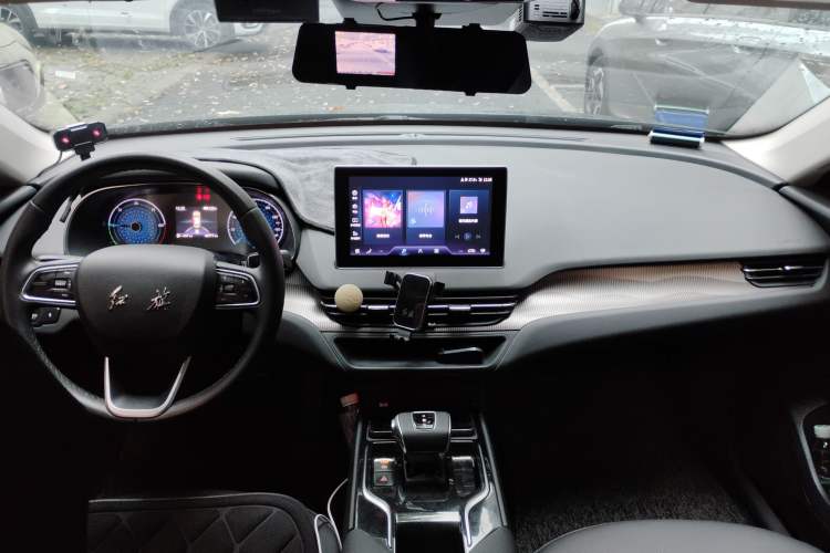 Used Hongqi E-QM5 2024 450km Range Commuter Version Center Console