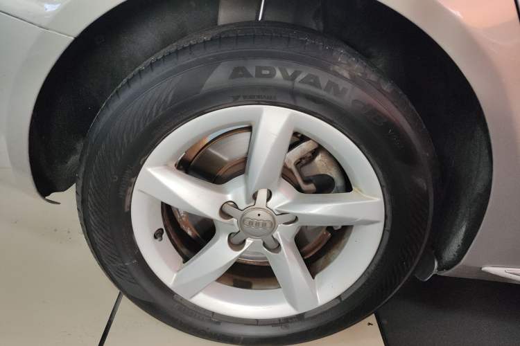 Used Audi A4L 2016 35 TFSI Automatic Standard Model Right Rear Wheel Hub