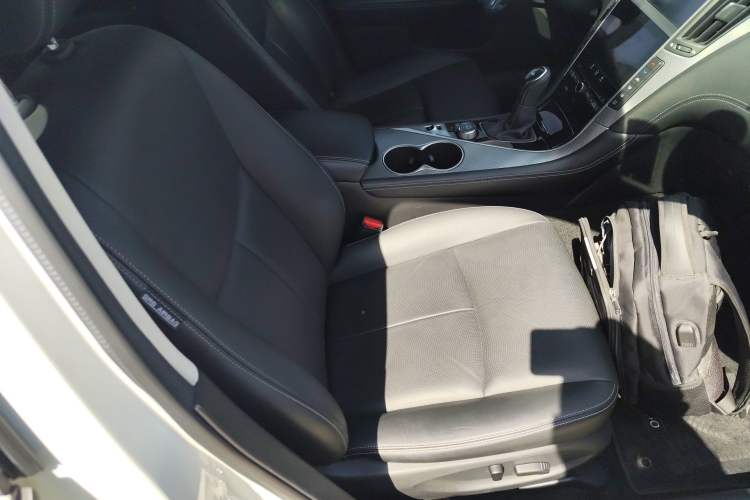 Used Infiniti Q50L 2018 2.0T Enjoyment Version China VI Standard
