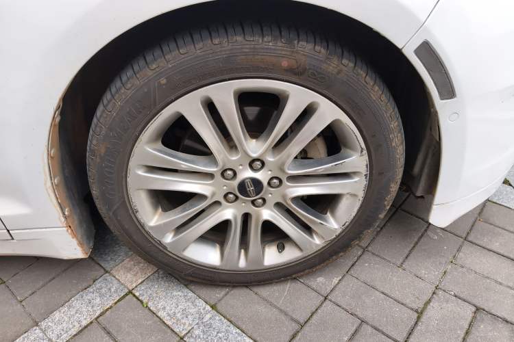 Used Lincoln MKZ 2014 2.0T Luxury Edition Right Front Wheel Hub