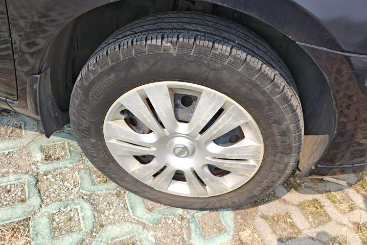 Used Nissan Livina 2010 Jingyue Edition 1.6L Manual All-Around Model Right Front Wheel Hub