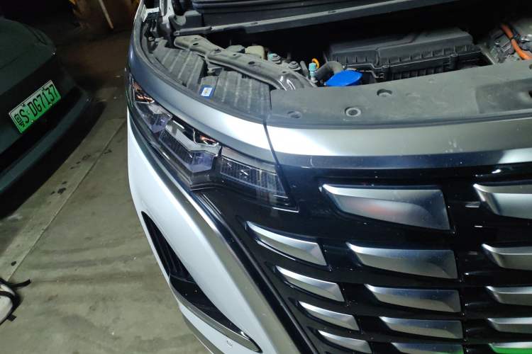 Used Denza D9 2022 DM-i 970 Four-Wheel Drive Flagship Model
