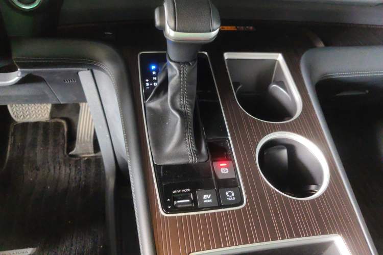Used Toyota Granvia 2024 2.5L Hybrid Prestige PLUS Edition Gear Lever