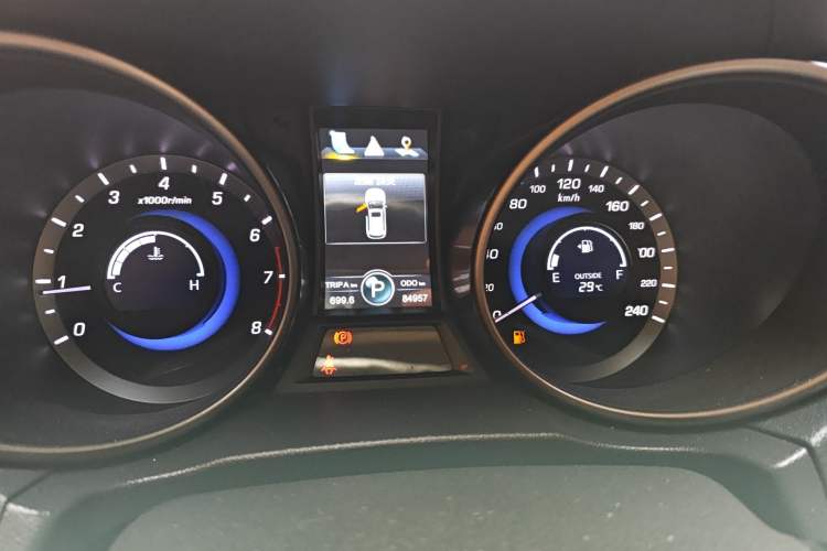 Used CHANGAN CS75 2016 1.8T Automatic Elite Model China V Standard Odometer Close Up