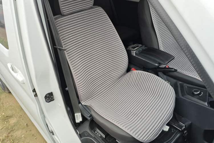 Used Chana Ruixing EM80 2025 Customized Passenger Version 6-Seater 300km Side-Hinged Doors
