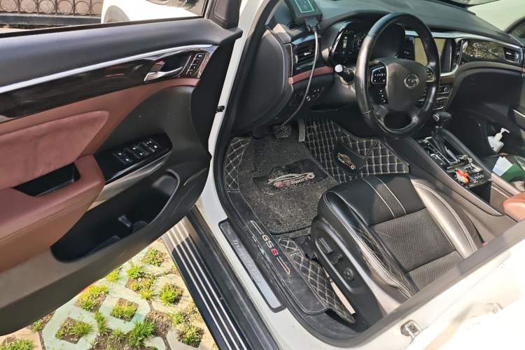 Used GAC Trumpchi GS8 2017 320T Two-Wheel Drive Luxury Smart Connectivity Version (7 Seats)