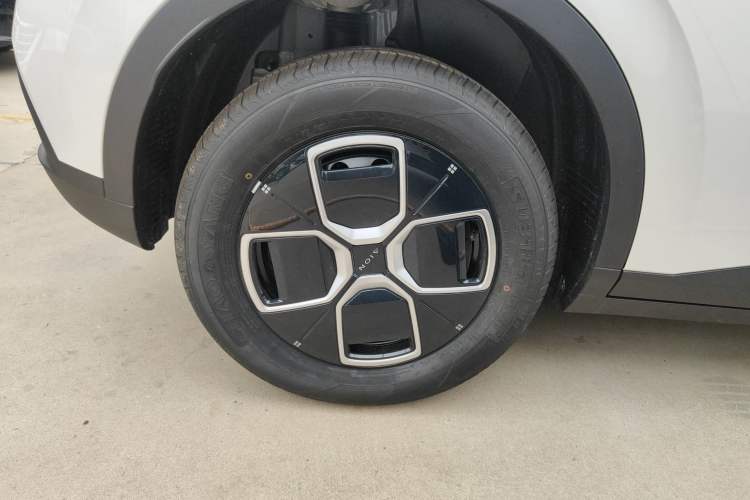 Used AION UT 2025 330 Starlight Edition Right Rear Wheel Hub