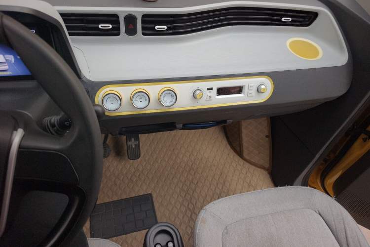 Used Wuling Hongguang MINIEV 2021 Macaron Premium Model – Lithium Iron Phosphate Audio And AC Panel