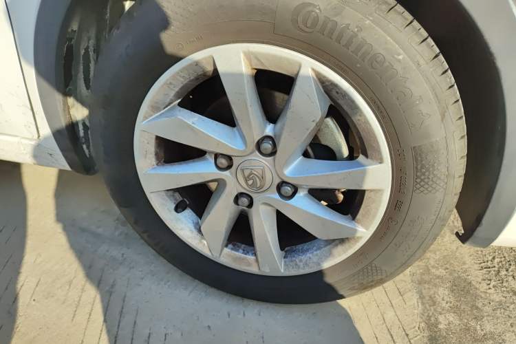 Used Baojun 310W 2017 1.5L Manual Fashion Model China V Right Front Wheel Hub