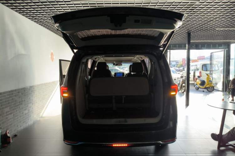 Used Buick GL8 2021 Land Cruiser Executive Class 652T Comfort Model
