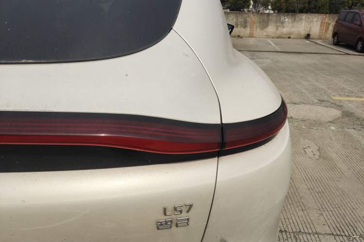 Used IM LS7 2023 100kWh Lux Rear-Drive Version