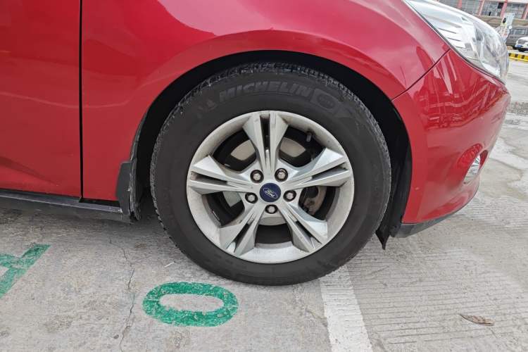 Used Ford Focus 2012 Hatchback 1.6L Automatic Fashion Edition Right Front Wheel Hub