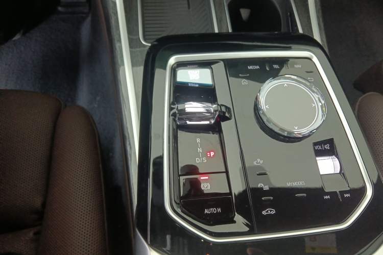 Used BMW 7 Series 2023 740Li Luxury Edition with Premium Package Gear Lever