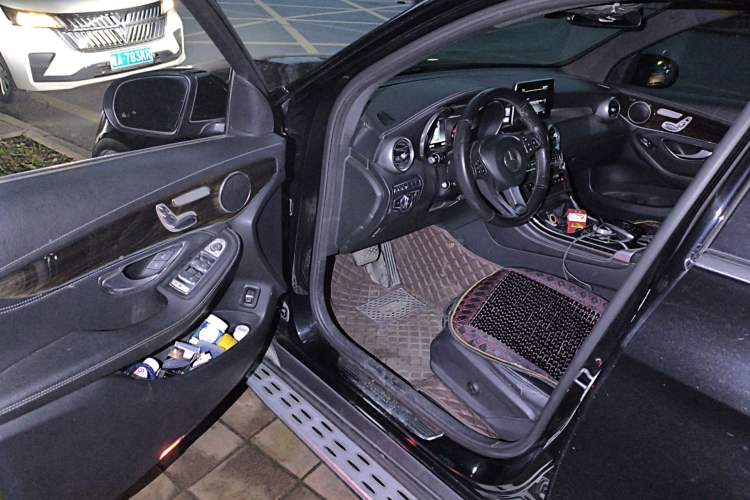 Used Mercedes-Benz GLC 2018 GLC 260 4MATIC Luxury Model Driver Seat