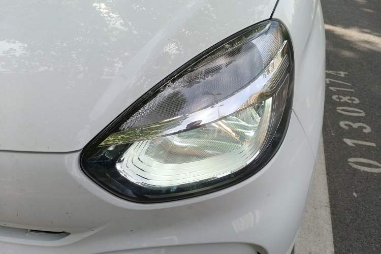 Used Roewe Clever 2021 302 km New Four-Seater Super-Efficient Version Left Front Headlight