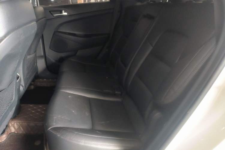 Used Hyundai Tucson 2015 1.6T Dual-Clutch Two-Wheel-Drive Smart Model Left Rear Seat
