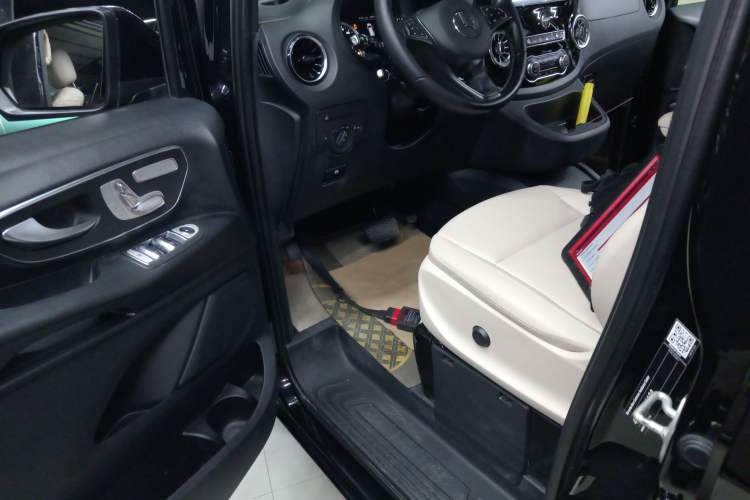 Used Mercedes-Benz Vito 2023 2.0T Business Version 7 Seats Left Front Seat