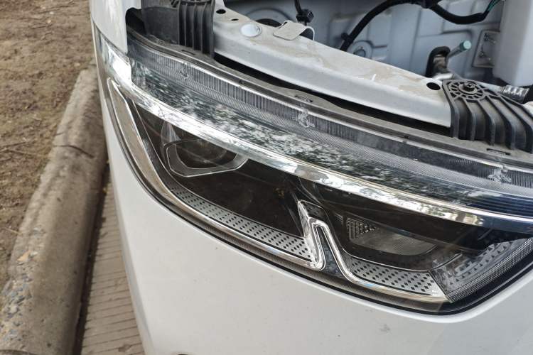 Used Wuling Yangguang 2024 300KM Comfort Version Passenger Van 75kW
