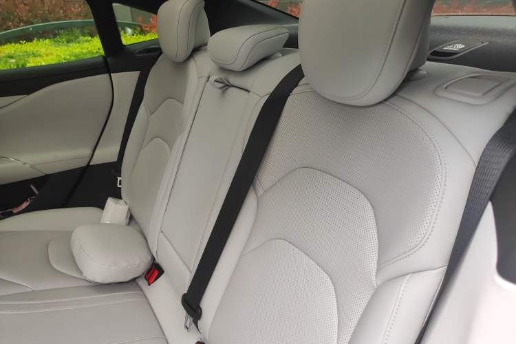 Used Xiaomi Auto SU7 2024 Four-Wheel Drive Ultra-Long Range Advanced Intelligent Driving Max Edition
