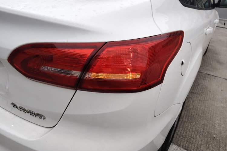 Used Ford Focus 2015 Sedan 1.6L Automatic Comfort Model Right Rear Taillight