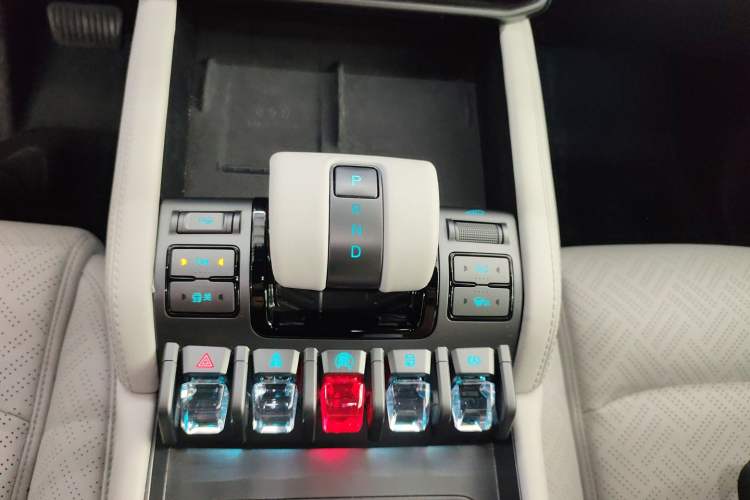 Used Formula Leopard Titanium 3 2025 501KM All-Wheel Drive Intelligent Driving Ultra Version
