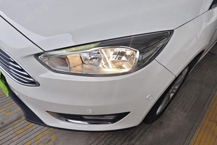 Used Ford Focus 2015 Sedan EcoBoost 180 Automatic Flagship Model
