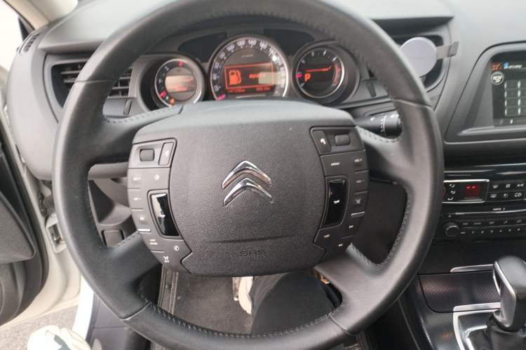 Used Citroen C5 2014 1.6T Automatic Prestige Model Steering Wheel