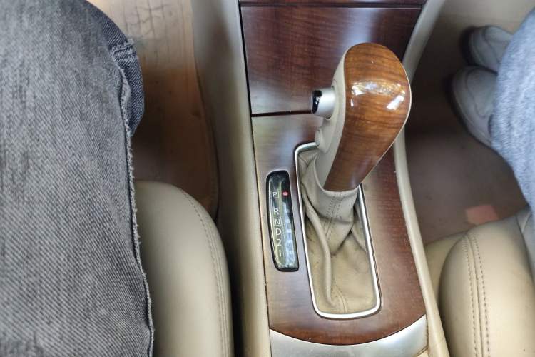 Used Nissan Sylphy 2009 1.6XL Automatic Luxury Sunroof Edition Gear Lever