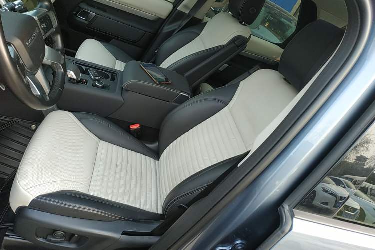 Used Land Rover Discovery 2021 360 PS R-Dynamic S Left Front Seat