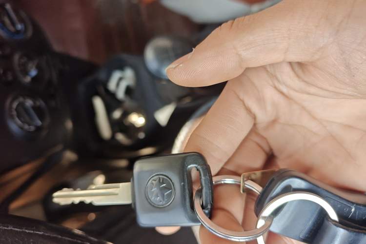 Used Venucia R30 2014 1.2L Manual Enjoyment Edition
