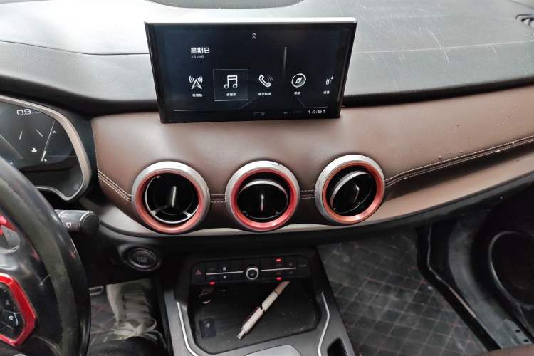 Used Wey VV6 2018 2.0T Two-Wheel-Drive Ultra-Luxury Version China V Standard
