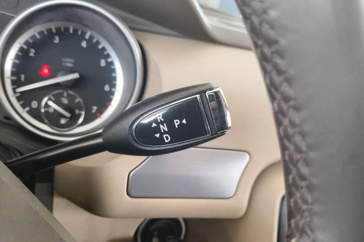 Used Mercedes-Benz R-Class 2011 R 300 L Business Model Gear Lever