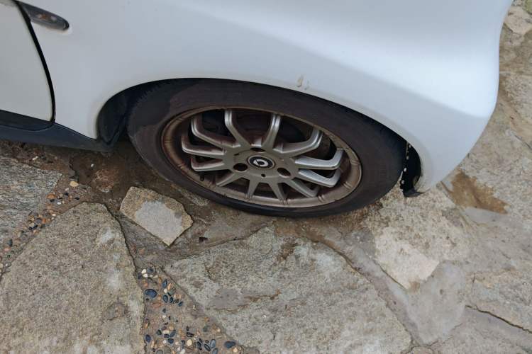 Used smart fortwo 2012 1.0 MHD Hardtop Standard Edition Right Front Wheel Hub