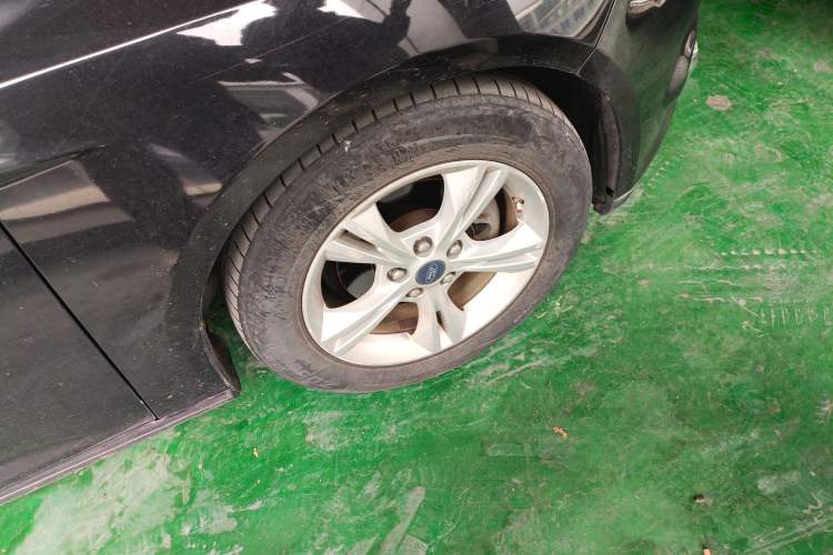 Used Ford Focus 2012 Sedan 1.6L Automatic Fashion Edition Right Front Wheel Hub