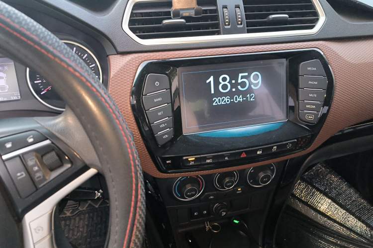 Used Great Wall Wingle 6 2017 2.0T Diesel 4x4 Elite Version 4D20D Audio And AC Panel