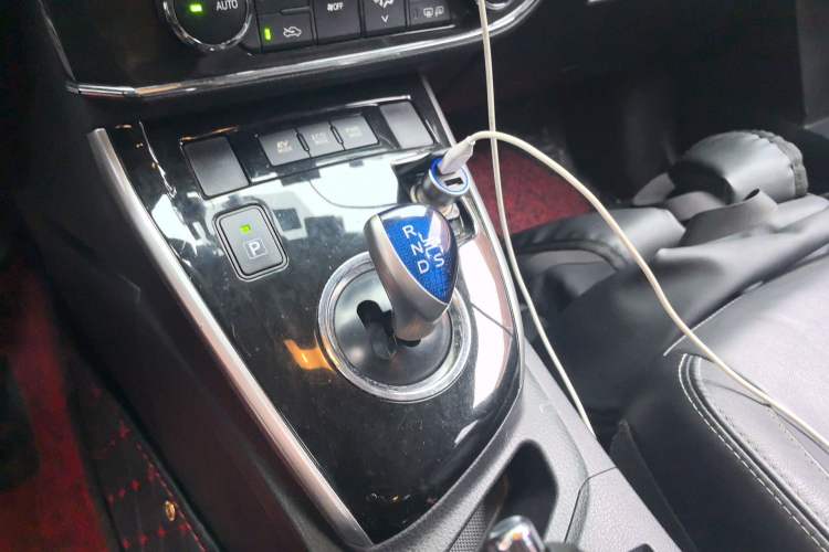 Used Toyota Corolla 2016 Dual-Engine 1.8L E-CVT Elite Edition Gear Lever