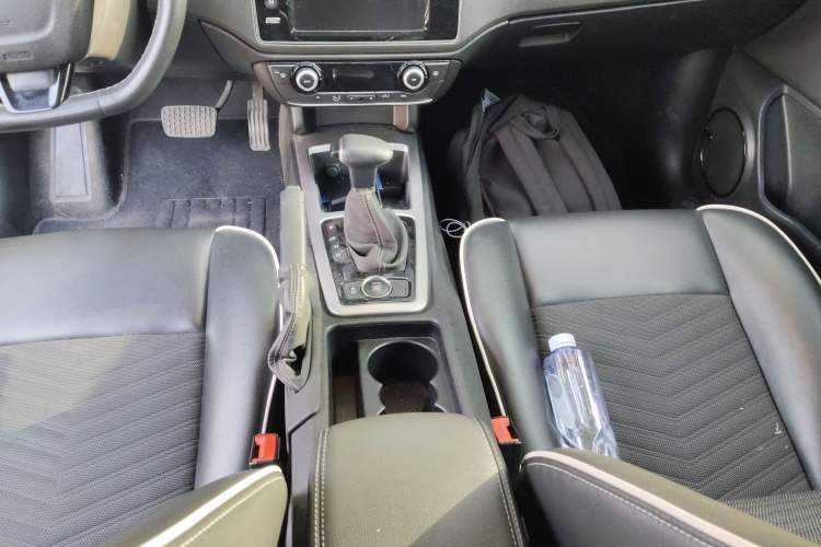 Used Qoros 3 2015 Hatchback 1.6L Automatic ZhiNeng Model Gear Lever