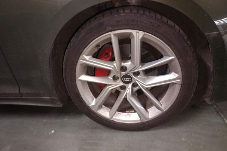 Used Audi A5 2021 Sportback 40 TFSI Fashionable and Dynamic Model Right Front Wheel Hub